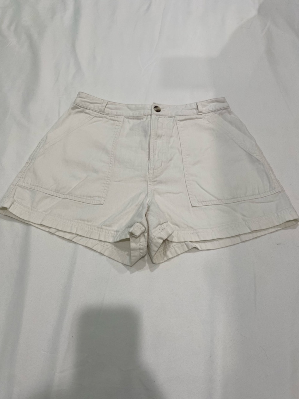 Universal Thread Cream High-Waist Patch Pocket Shorts